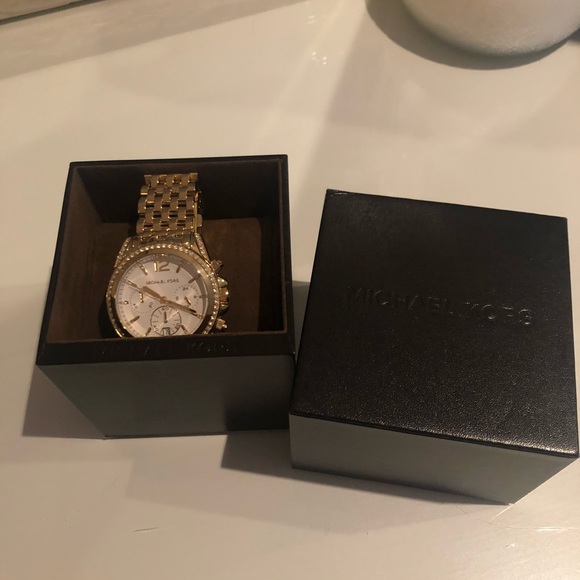 Michael Kors Gold Watch like new - Picture 8 of 8